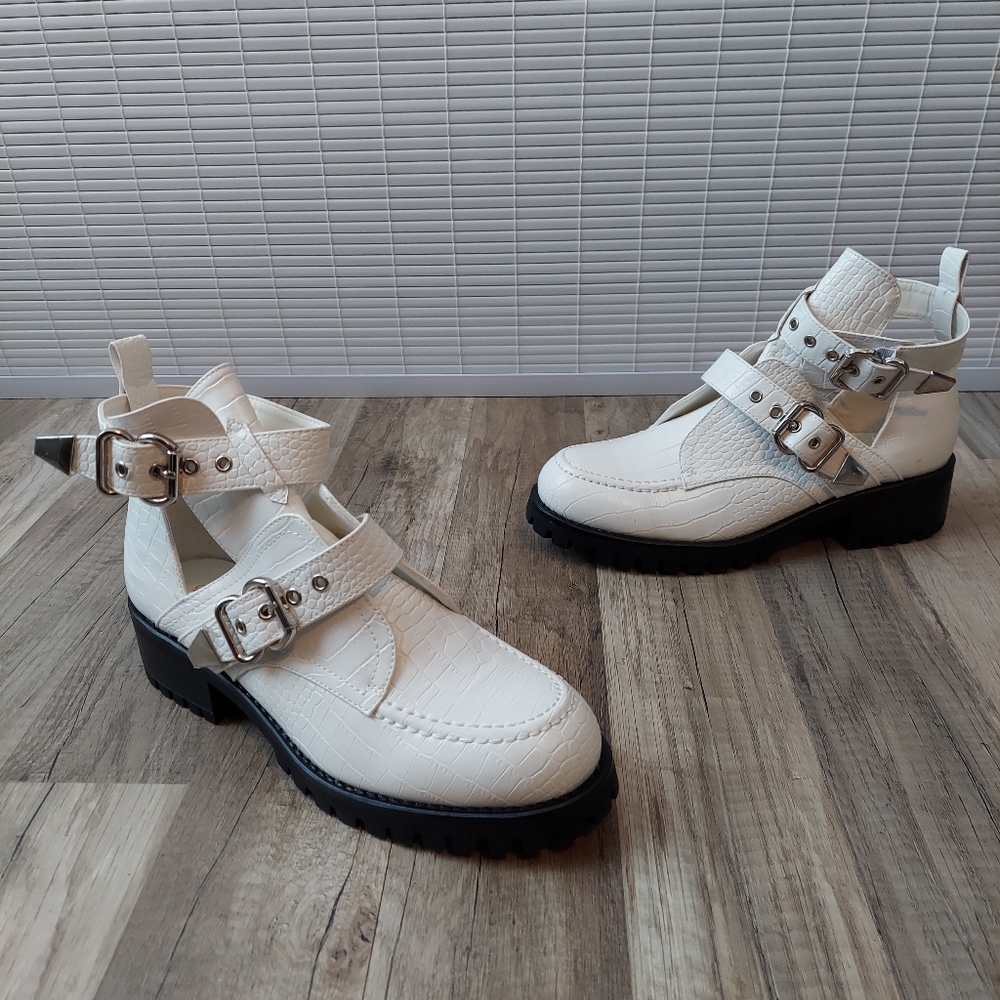 Lug Sole Moto Bootie 10 Black White Faux Croc Straps Buckles Bestelle
